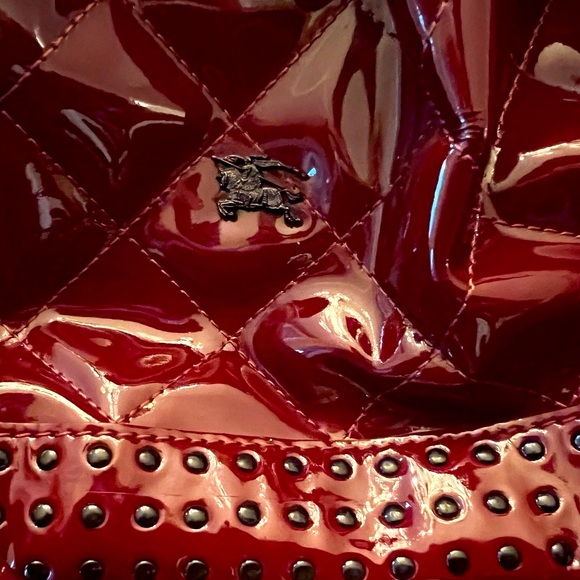 AUTHENTIC BURBERRY LARGE BURGUNDY PATENT LEATHER BAG WITH SHOULDER STRAP - Picture 11 of 14